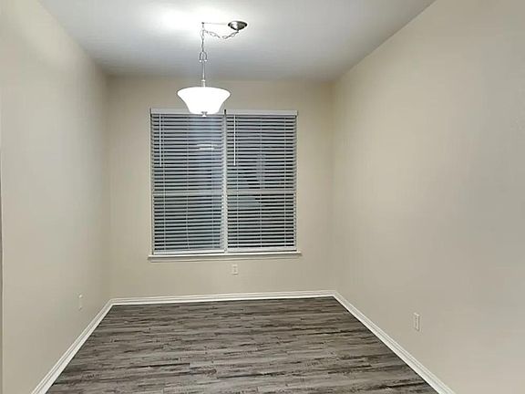 3rd image of 9648 Hathman Ln