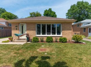 7020 Hamilton Dr, Niles, IL 60714