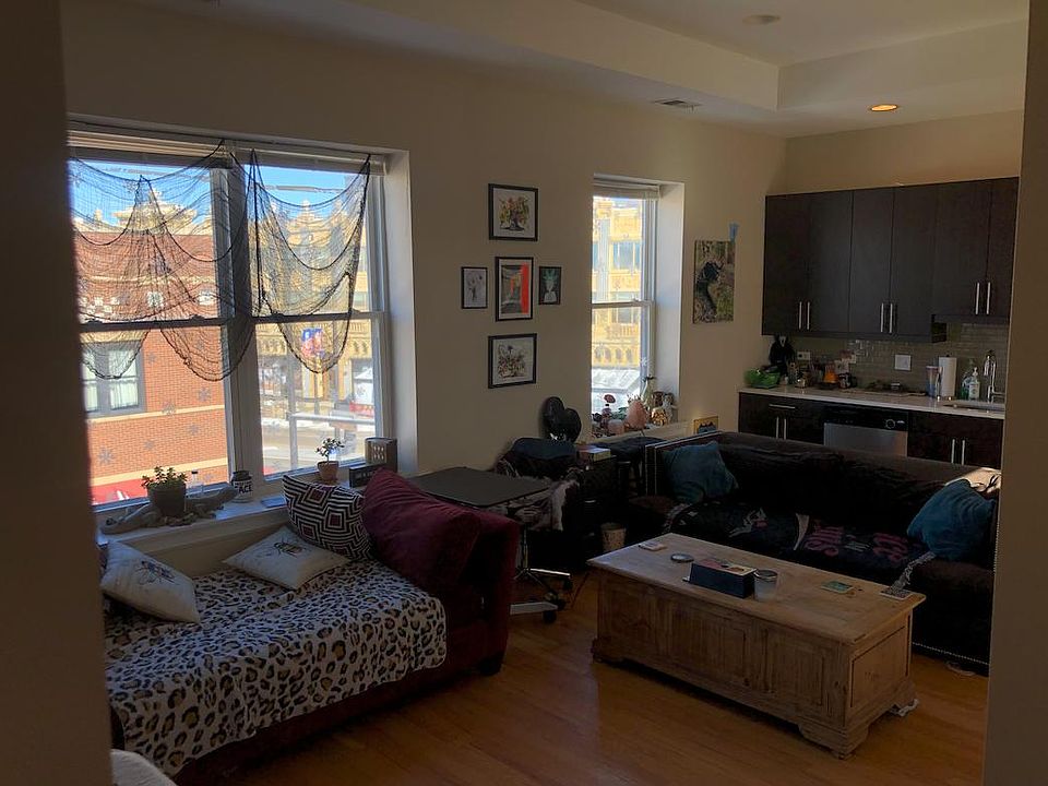 1st image of 1137 W Leland Ave APT 202