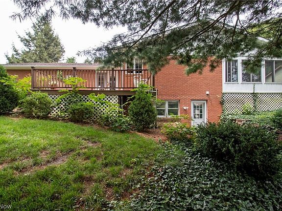 4th image of 1579 Hawthorne Dr
