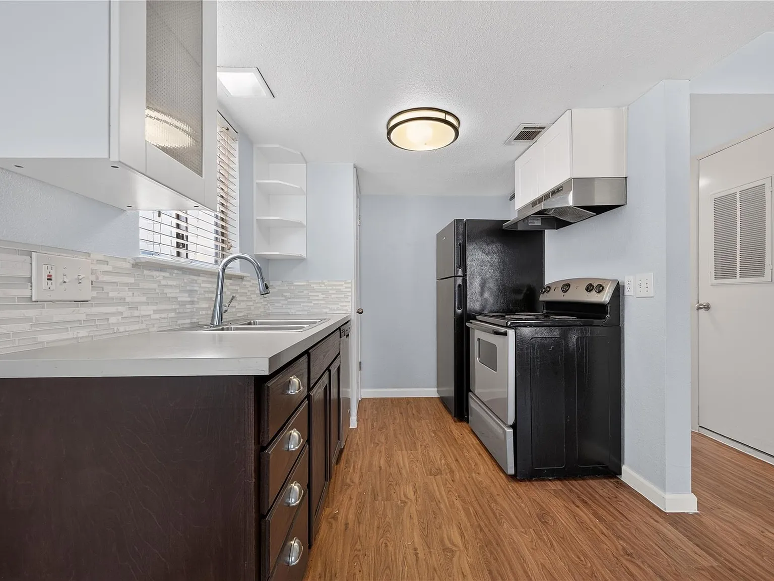 1 bed, 1.0 bath, 775 sqft, $925 — Photo 1