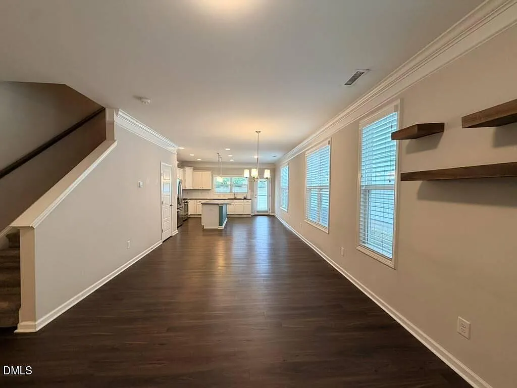 3 bed, 4.0 bath, 2144 sqft, $2,500 — Photo 4