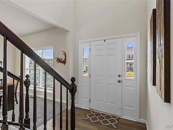 3rd image of 211 Brookview Way Ct