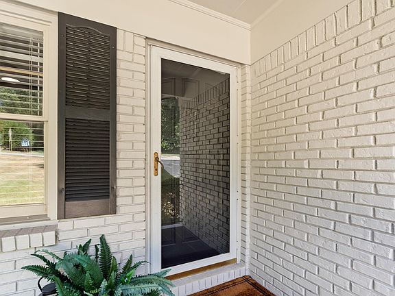 4th image of 2369 Hackberry Ln