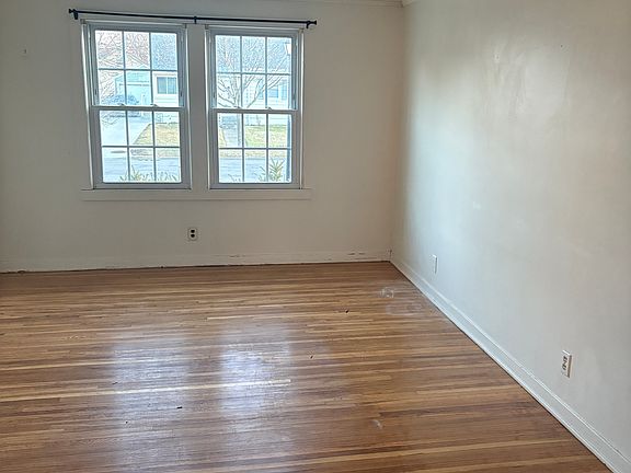 5th image of 25 Henderson Ave #W