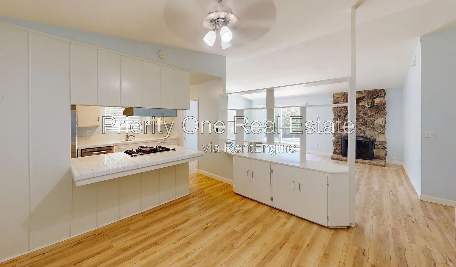 3 bed, 2.0 bath, 1551 sqft, $4,400 — Photo 3
