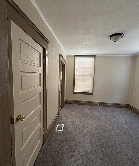 525 W Poplar St — Photo 10