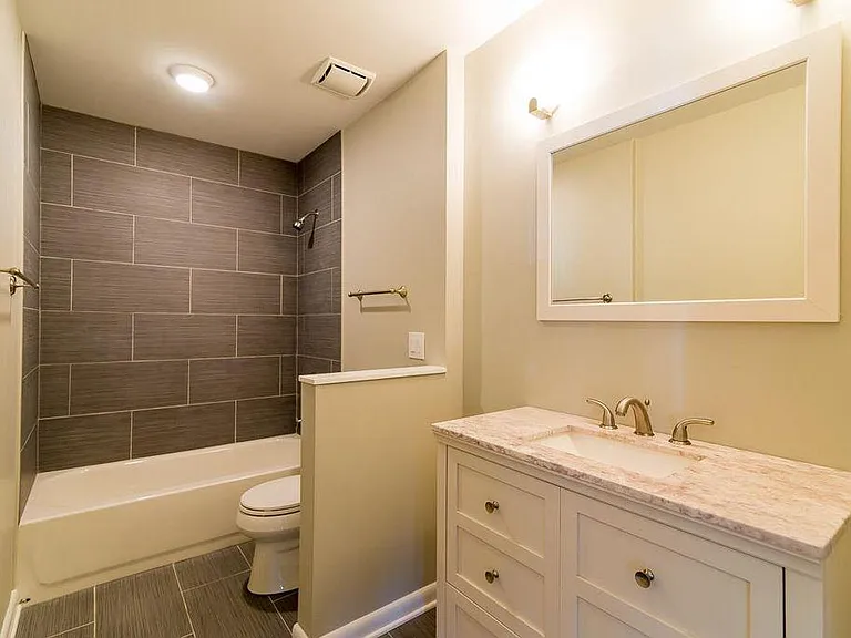 2nd/hallway bath