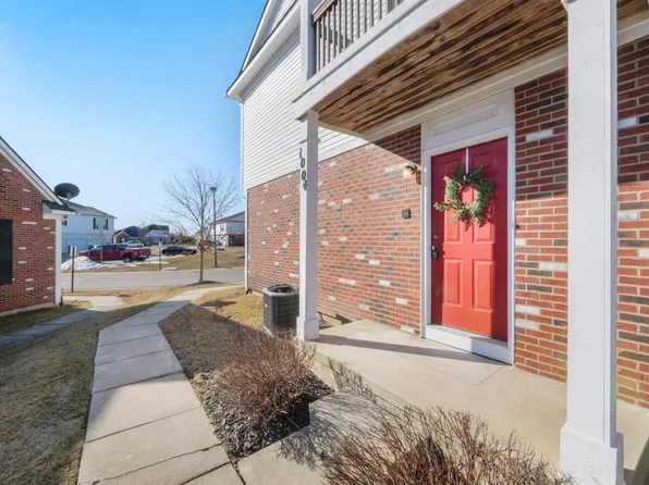 1004 Riversedge Dr #40, Saline, MI 48176