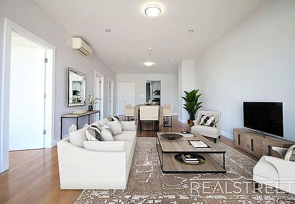 3rd image of 90-02 Queens Blvd #701