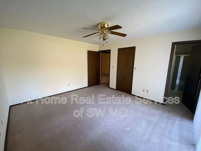 513 E Latoka Ct — Photo 10