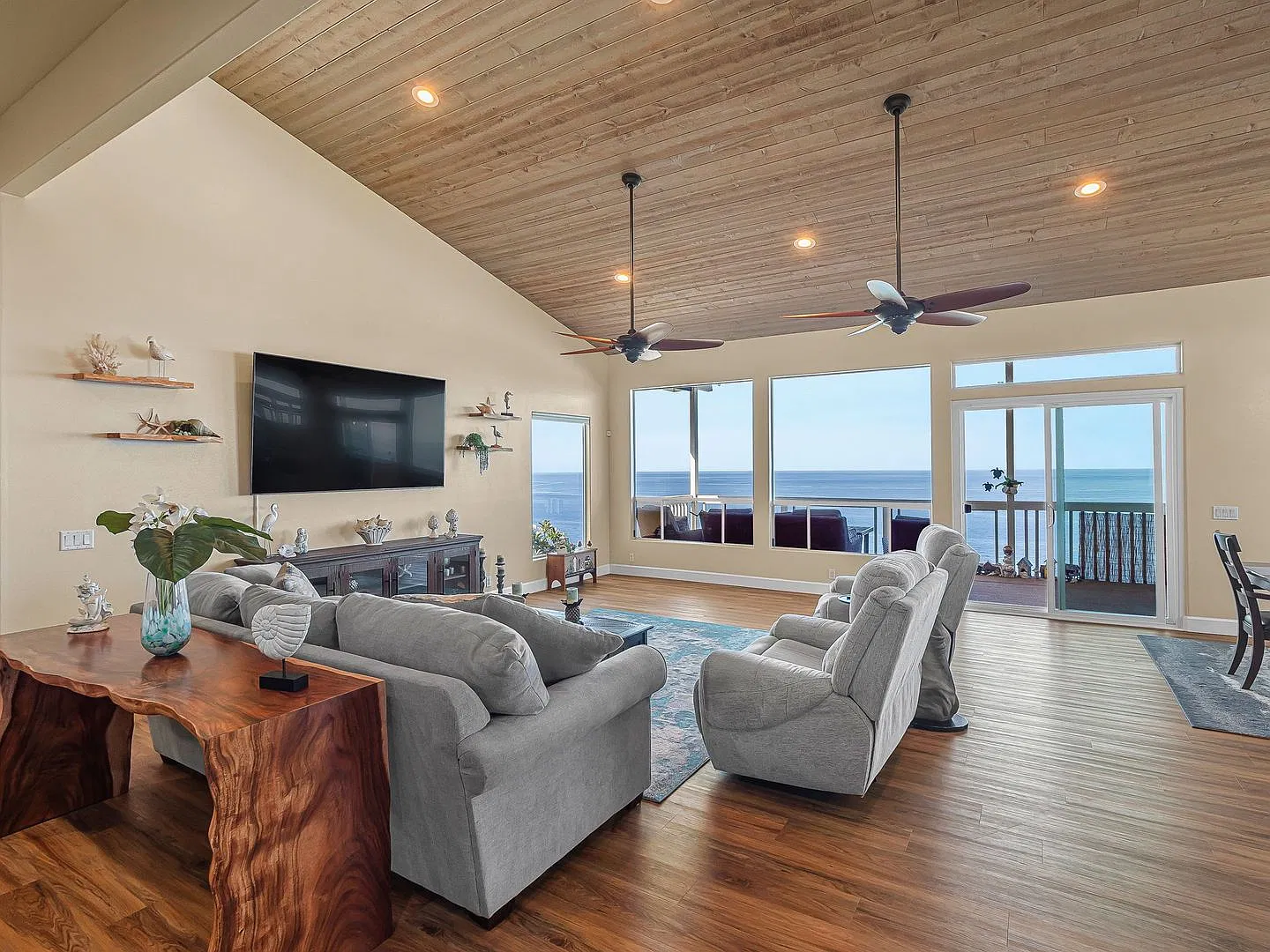 4 Bedroom, 3 Bath, Panoramic Coastline Sunset Views — Photo 4