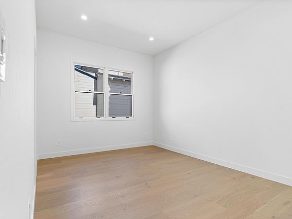4th image of 1533 Beryl St