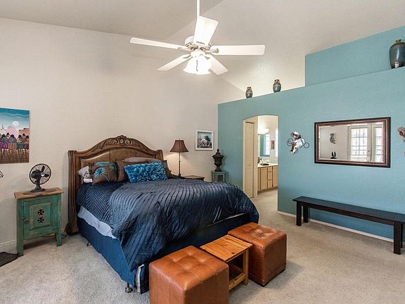 4th image of 1221 E Manor Dr