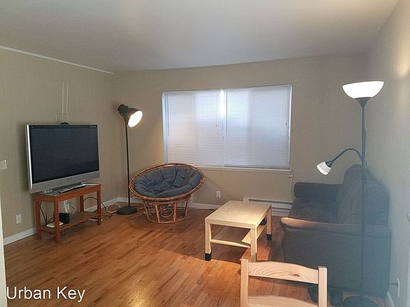 2nd image of 2215 California Ave SW APT 1