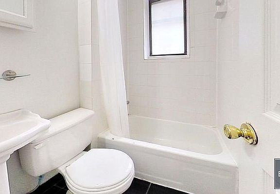 4th image of 139 W 28th St #5S