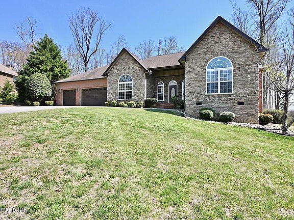 3rd image of 1261 Houston Springs Rd