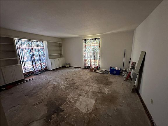 2nd image of 1112 Val Genes Rd