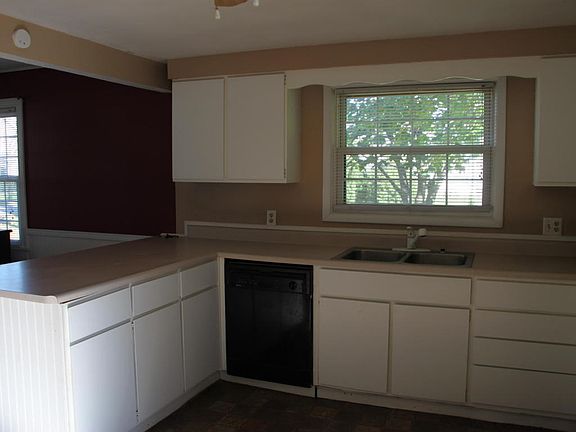 3rd image of 360 Woodland St
