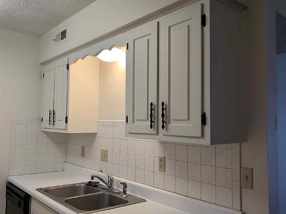 5th image of 820 N Holden St APT 12