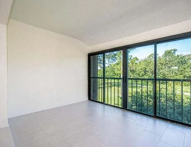 9284 Vista Del Lago #34F — Photo 8
