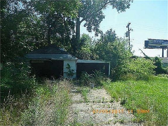 4th image of 13946 Blackstone St