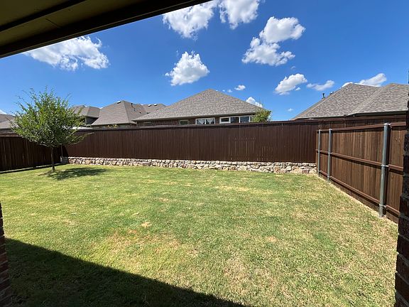 Fully gated back yard. Area allows for GREAT PRIVACY!