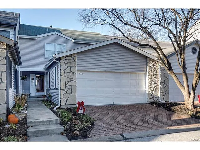1525 Walpole Dr photo 1