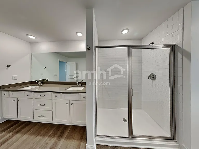 505 Plano Pass — Photo 10