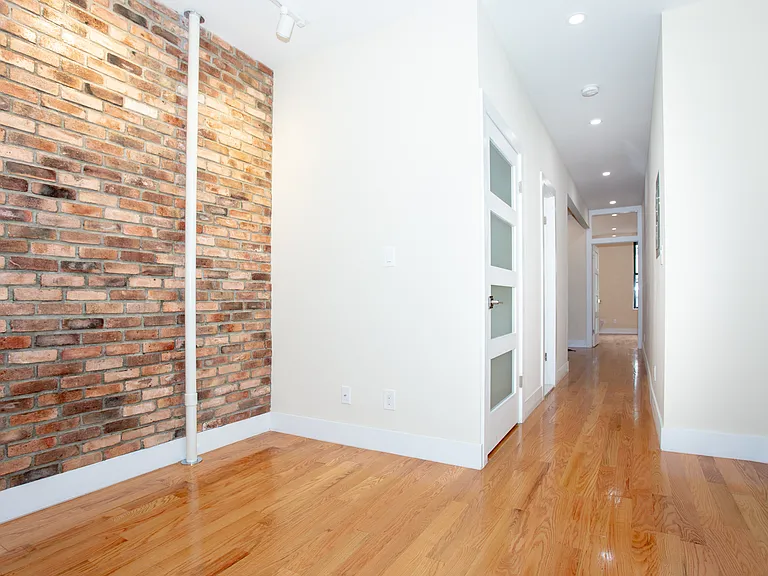 67 Diamond St #2R — Photo 16