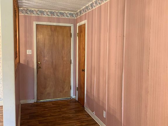 2nd image of 921 Mimosa Dr