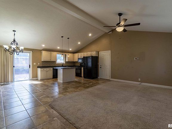 4th image of 1508 W Blackberry Ln