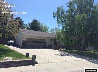1025 Laredo Dr, Douglas, WY 82633