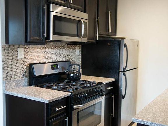 5th image of 10844 Warwick Ave