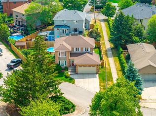 10 Shadowdale Dr, Stoney Creek, ON L8E 5E7