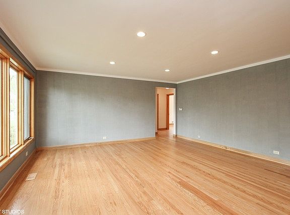 3rd image of 302 S Waterman Ave