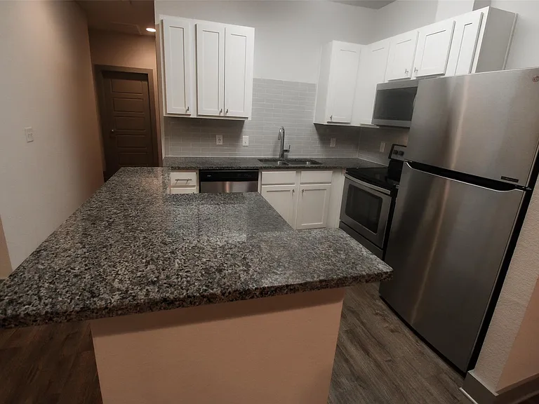 12208 Abbey Glen Ln SE #D — Photo 5