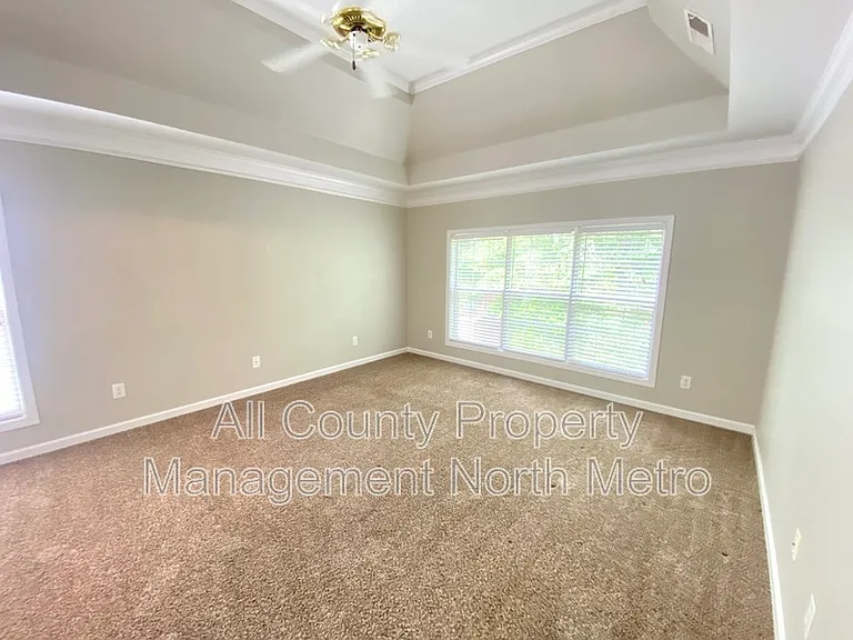 550 Elgaen Ct — Photo 8