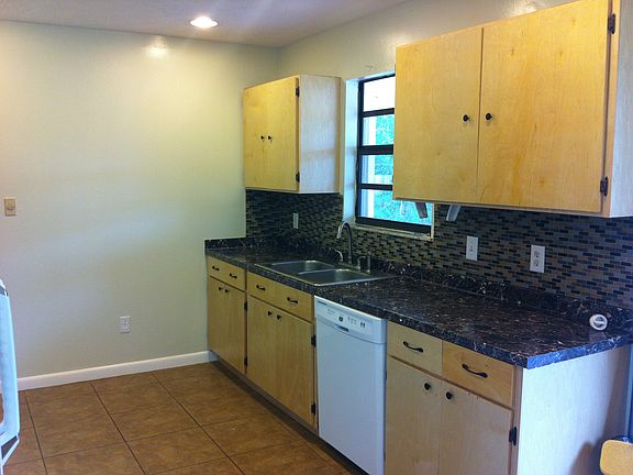 5th image of 718 NW Airoso Blvd