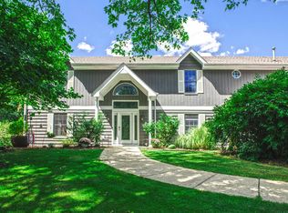 165 Hawthorne Way, Trout Valley, IL 60013