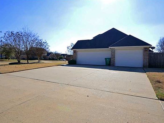 4th image of 1713 Castlewood Dr