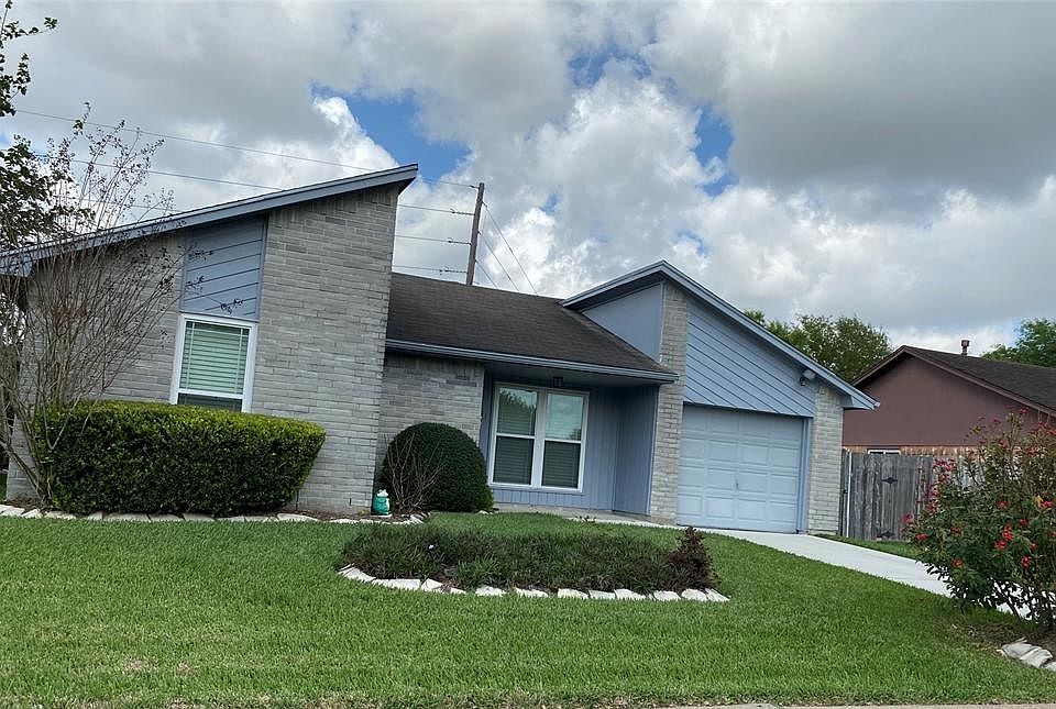 1st image of 2911 Helmsley Dr