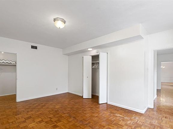 3rd image of 4501 Lindell Blvd APT 5J