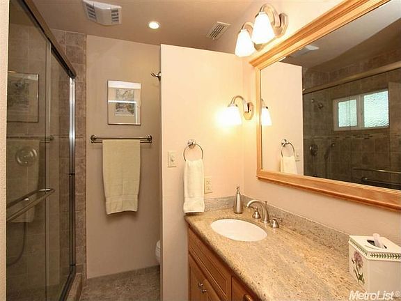 5th image of 956 Perkins Ct