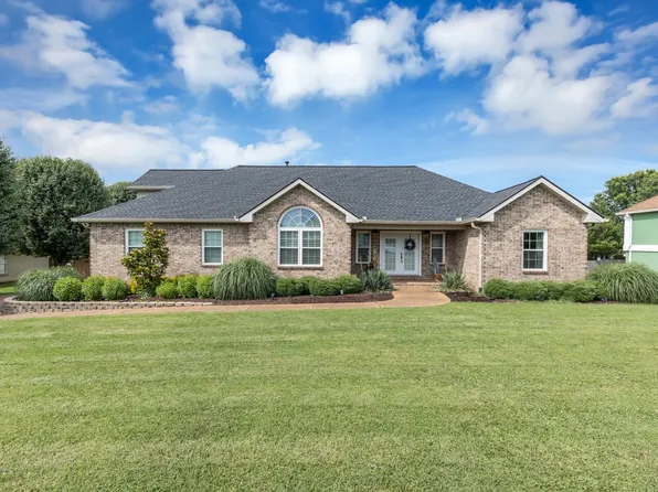 1213 Hunters Point Ln, Spring Hill, TN 37174