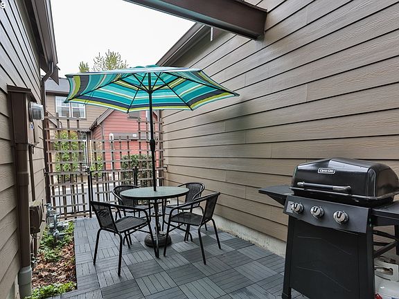 5th image of 7218 NE Stoneybrook St