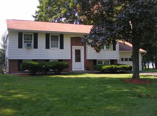 7 Glen Dr, Saratoga Springs, NY 12866