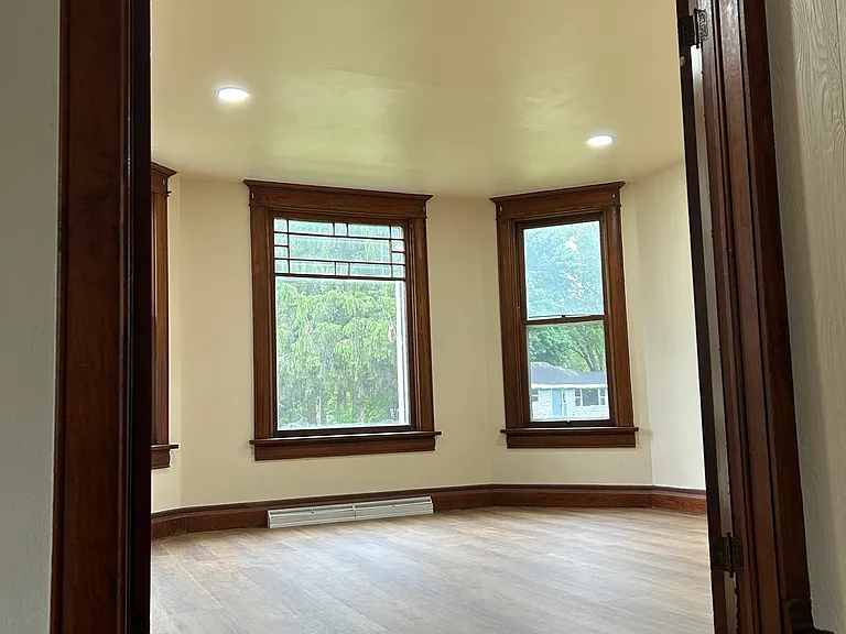 457 Broadway St — Photo 10