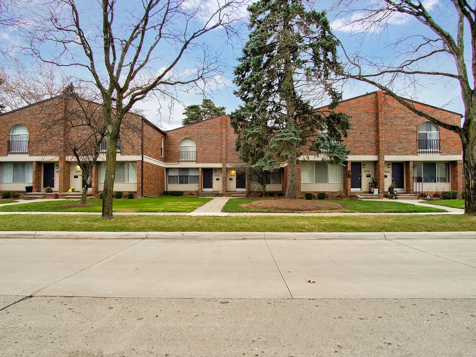 Eton Square Apartments and Townhomes — Photo 1