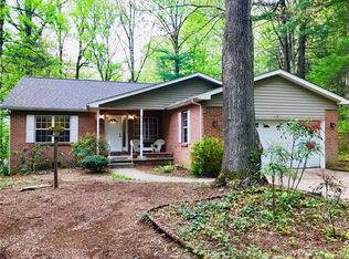 2752 Holly Hill Dr N, Hendersonville, NC 28791